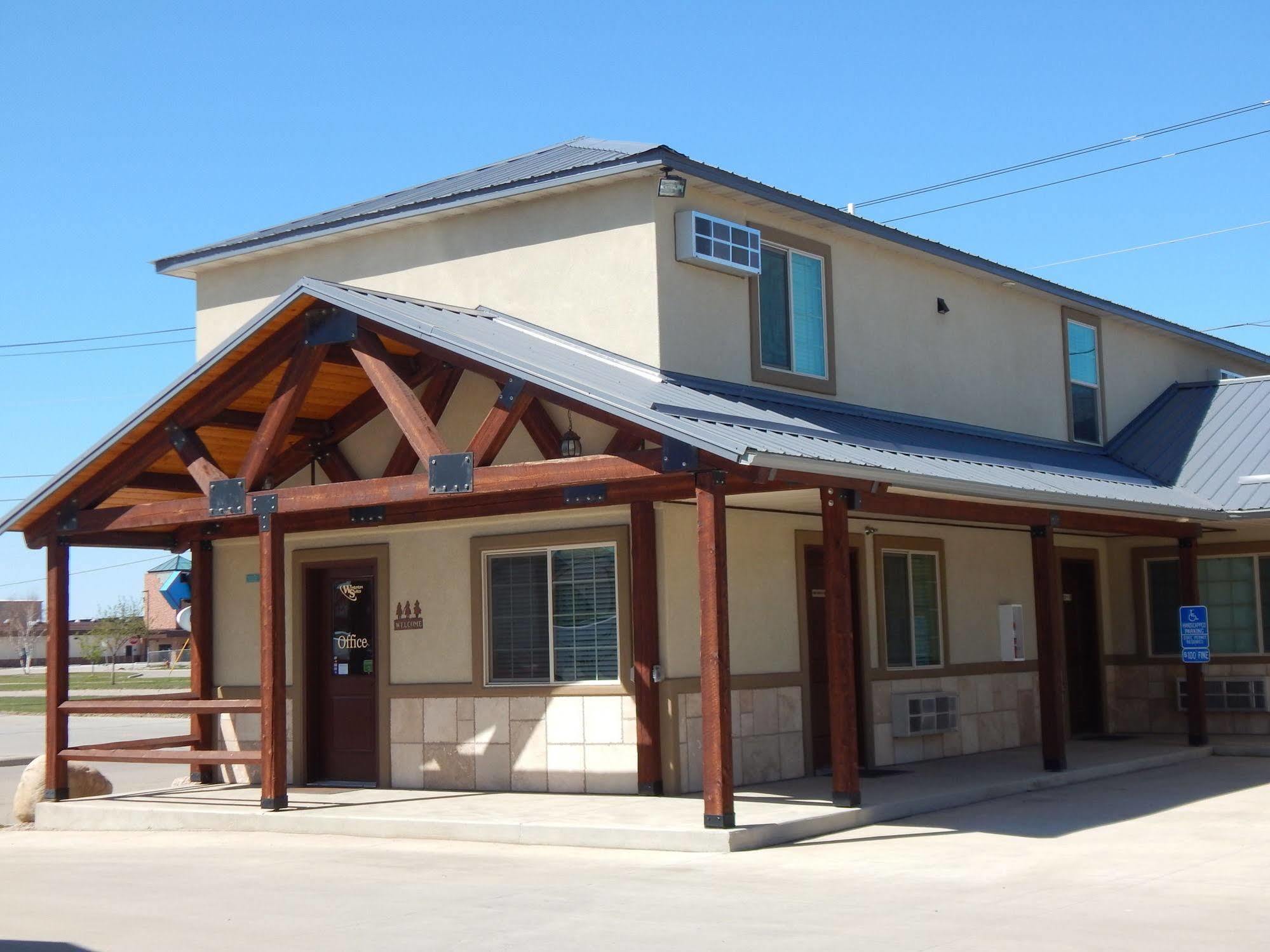 Winterton Suites Williston Exteriér fotografie