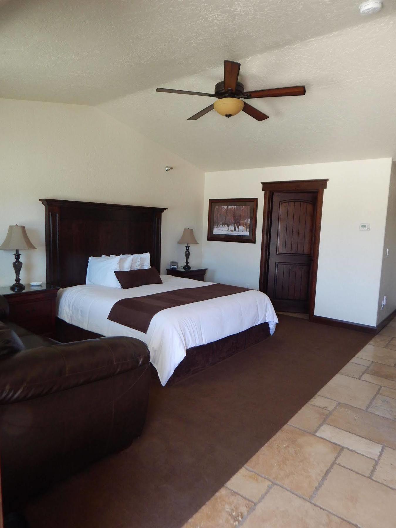Winterton Suites Williston Exteriér fotografie