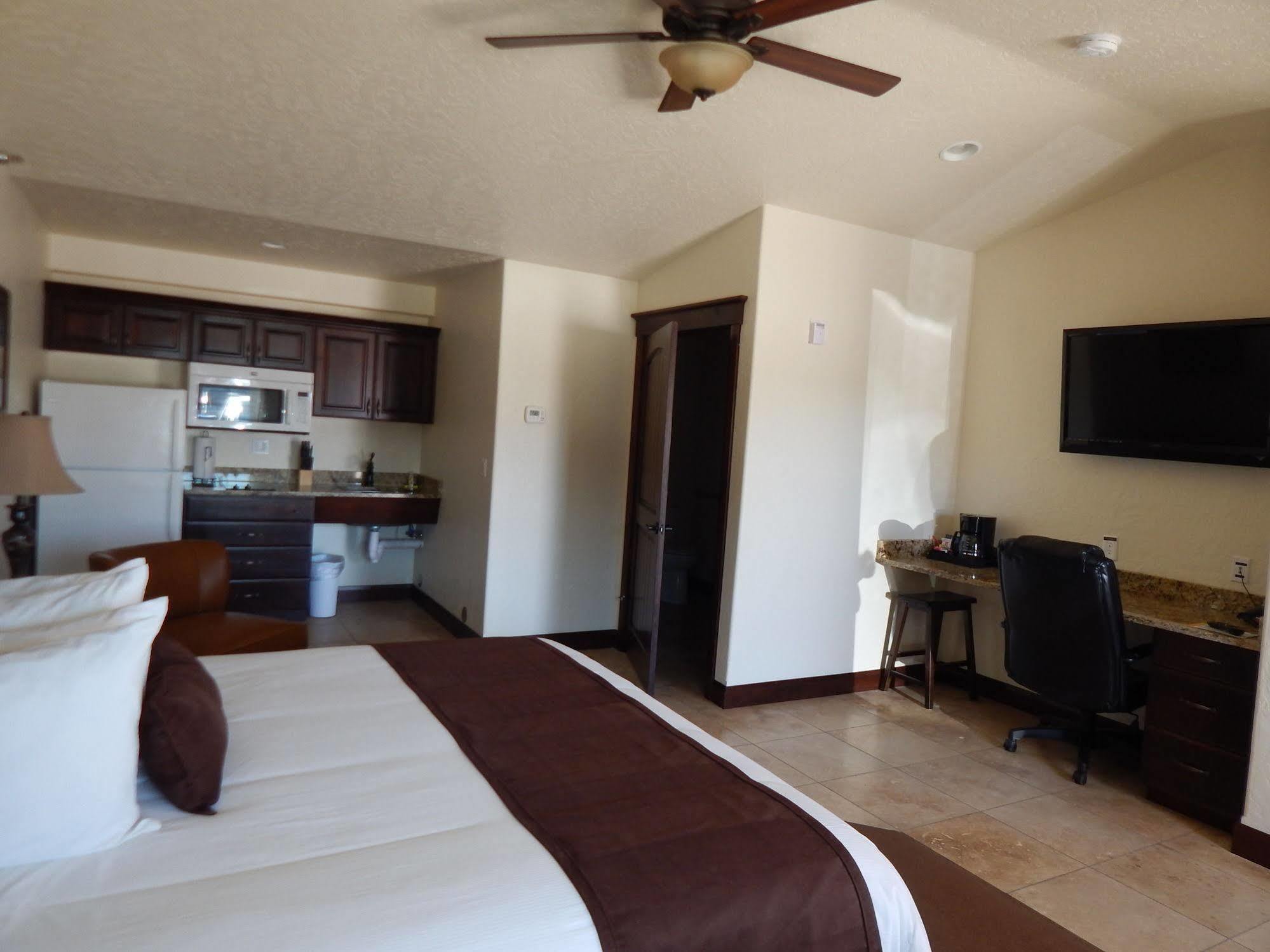Winterton Suites Williston Exteriér fotografie